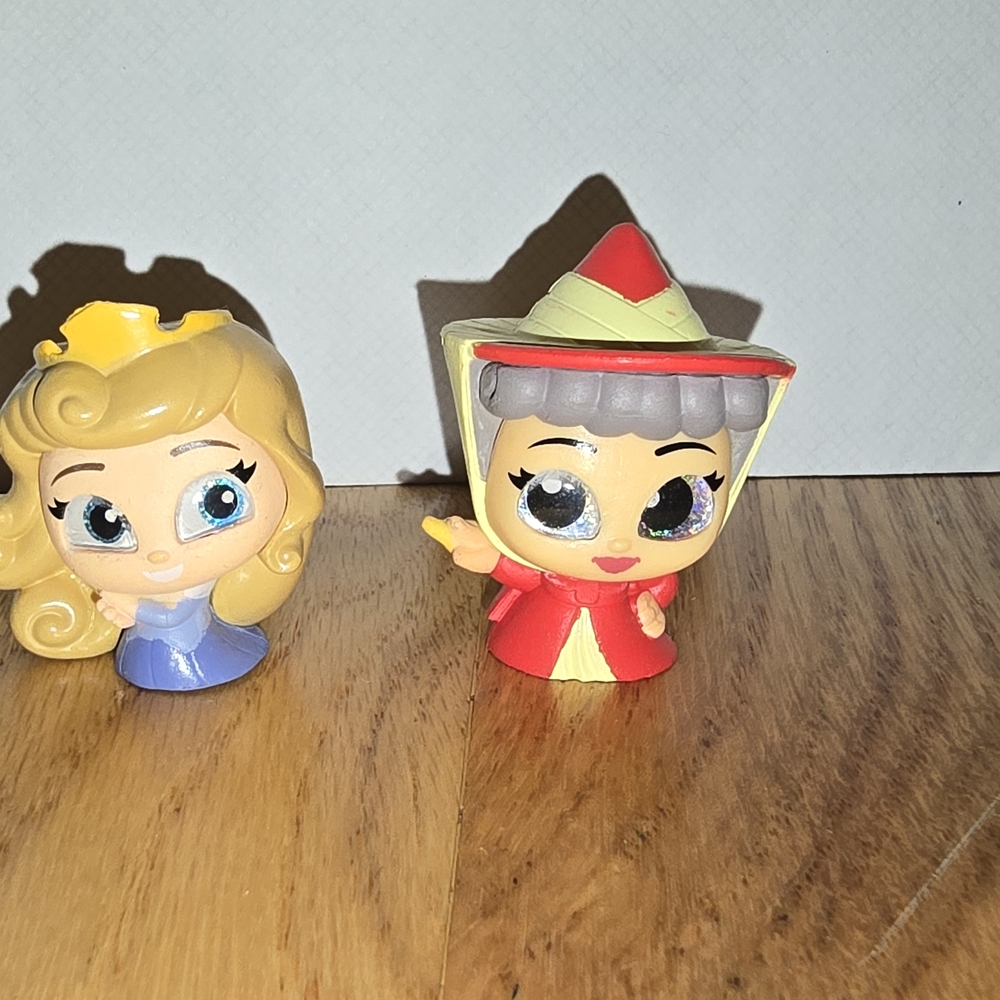 Disney Doorables Sleeping Beauty - Aurora and Fairy Godmother